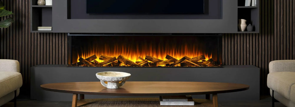 Focar electric British Fires New Forest 1900 Black Edition in perete media cu lambriu, sub televizor