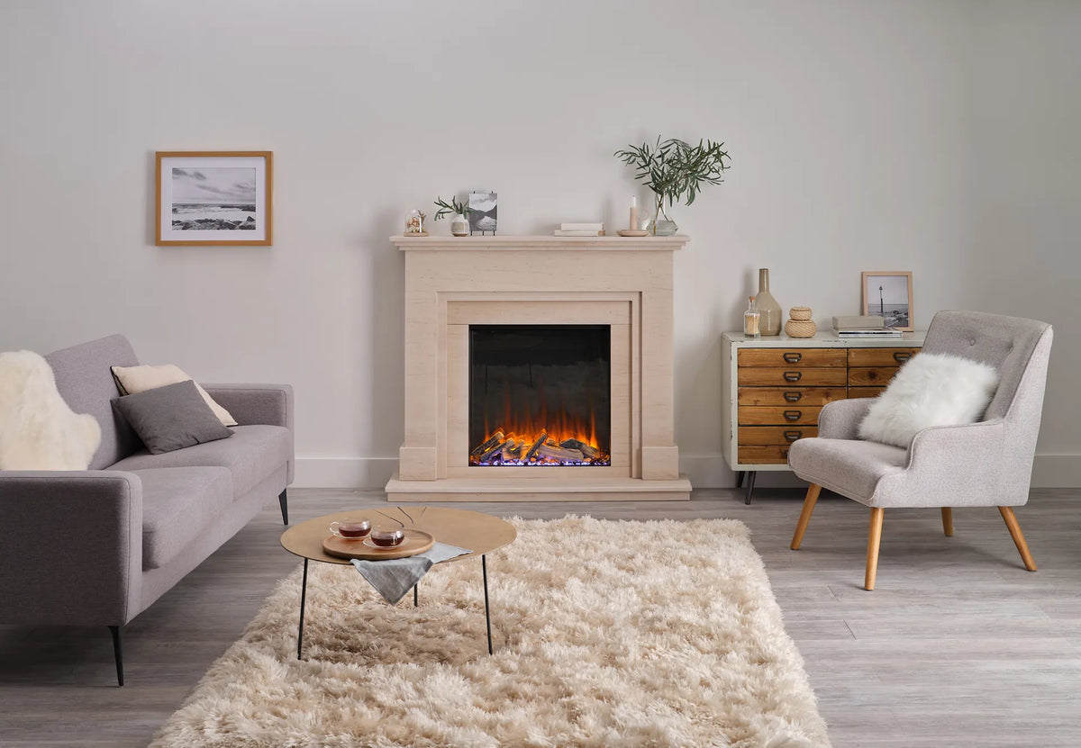 Focar electric British Fires New Forest 650 Signature montat in rama de semineu clasica, living luminos