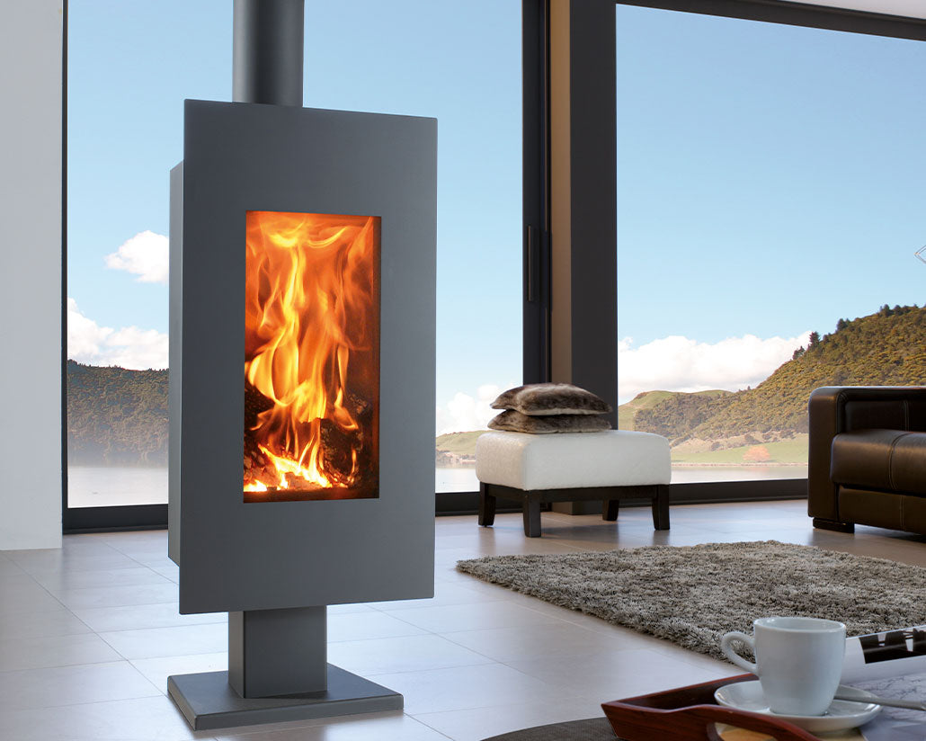 Soba pe lemne Osaka, design vertical modern, putere 8 kW si randament 80,7%.