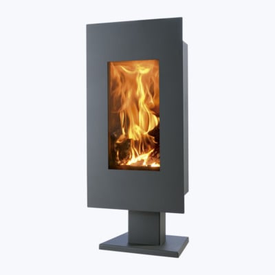 Soba pe lemne Osaka, design vertical modern, putere 8 kW si randament 80,7%.
